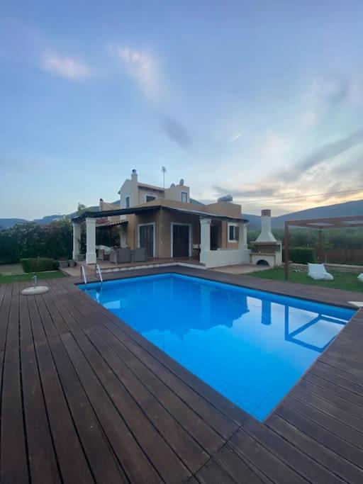 Georges Villa Galaxidi, Family, Pool And Garden Exterior foto