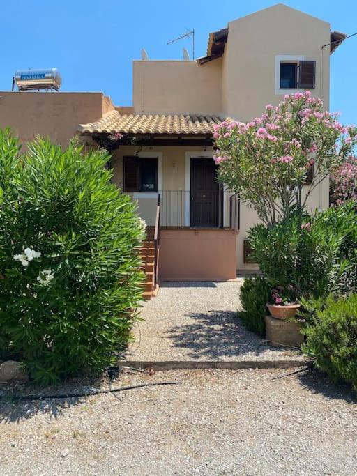 Georges Villa Galaxidi, Family, Pool And Garden Exterior foto