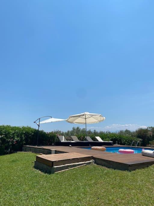 Georges Villa Galaxidi, Family, Pool And Garden Exterior foto